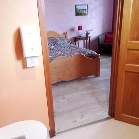 לינה וארוחת בוקר Les Volpilieres Ruynes-en-Margeride