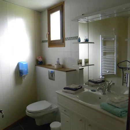 לינה וארוחת בוקר Les Volpilieres