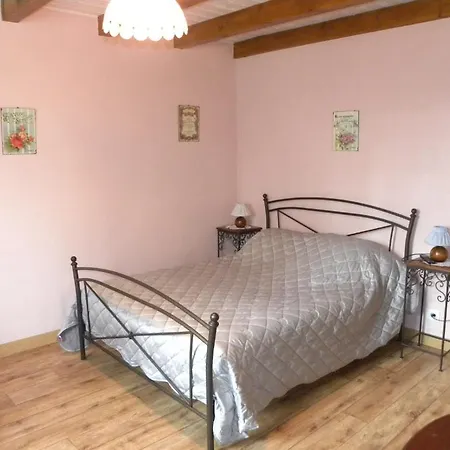 Les Volpilieres Bed & Breakfast *